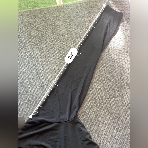 NEW Pretty Little Thing Black long sleeve crop top size 8 - Picture 6 of 9